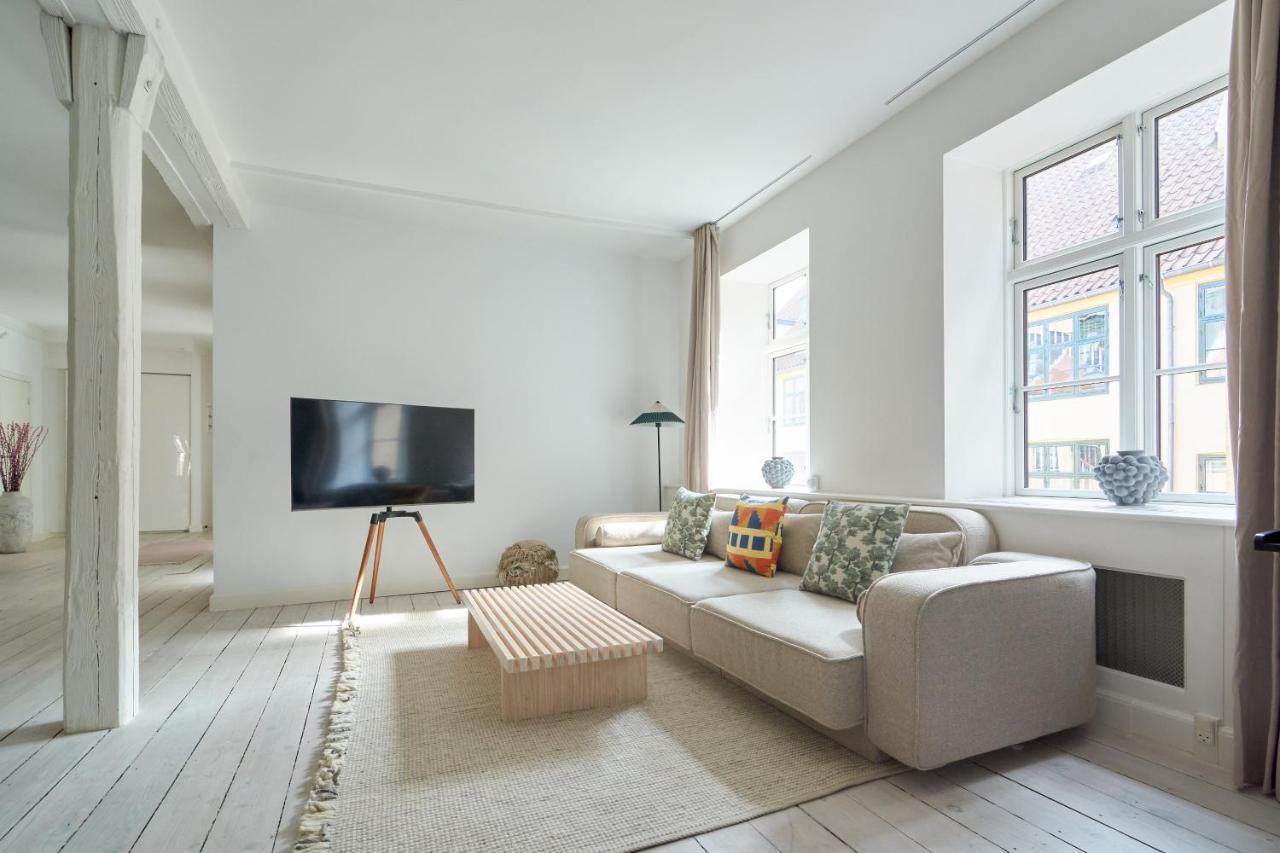 Lejlighed Spacious Centrally Located In Cph's Old Town